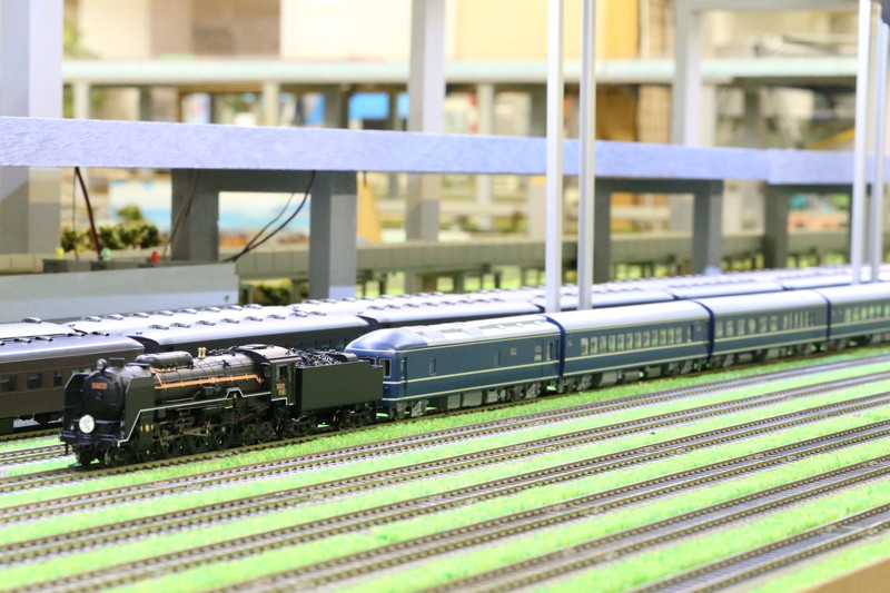 トラムウェイの20系客車、走行させる。 : M R S モデルレールサービス