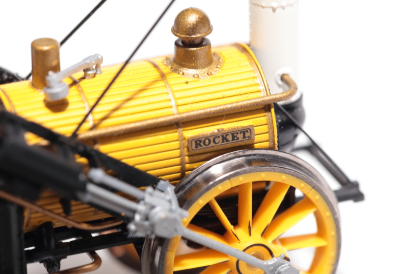蒸気機関車「ロケット号」模型 Amazon | 木製模型キット 蒸気機関車 ロケット号（ヨーク鉄道