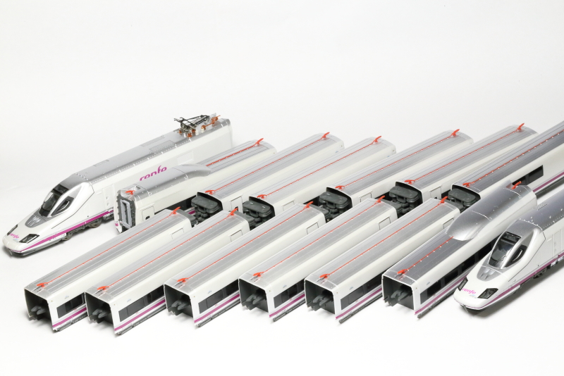 スペインのアヒル顔、Nゲージ版（TopTrain AVE S112 TALGO