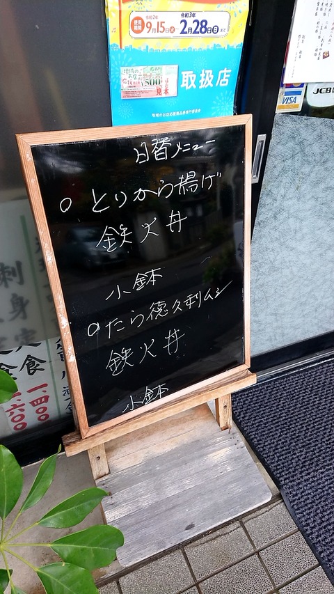 1605926321667