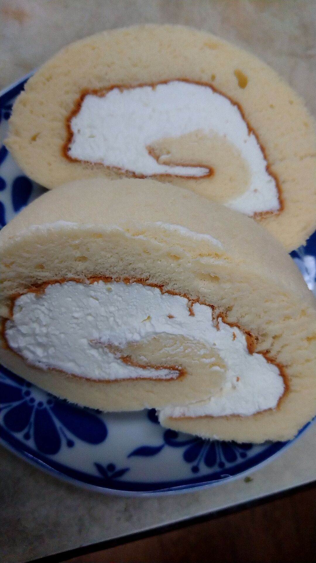 絶品生クリームのロールケーキ 巻ルーロ 新潟がっとうんめもん探訪