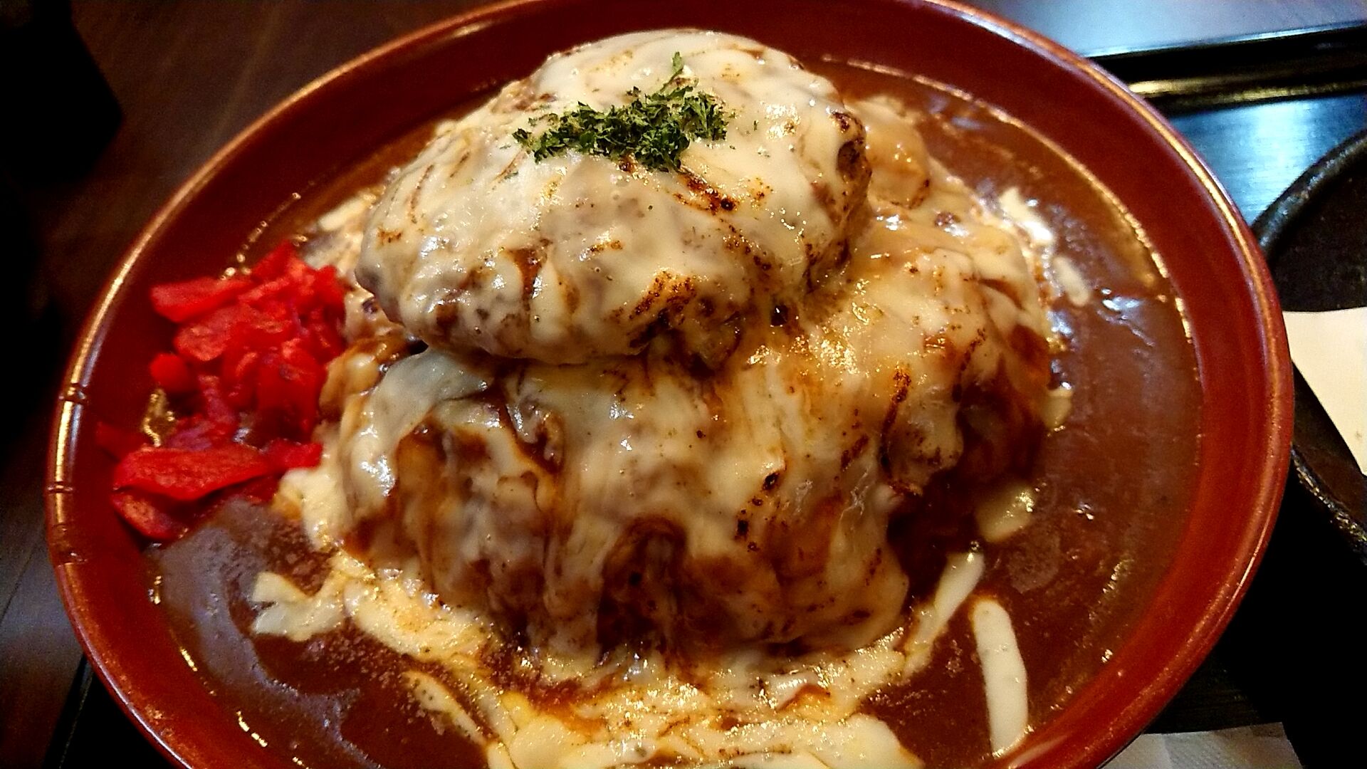 クッキングフォレストで圧倒的ボリュームのチーズハンバーグカレー 新潟がっとうんめもん探訪