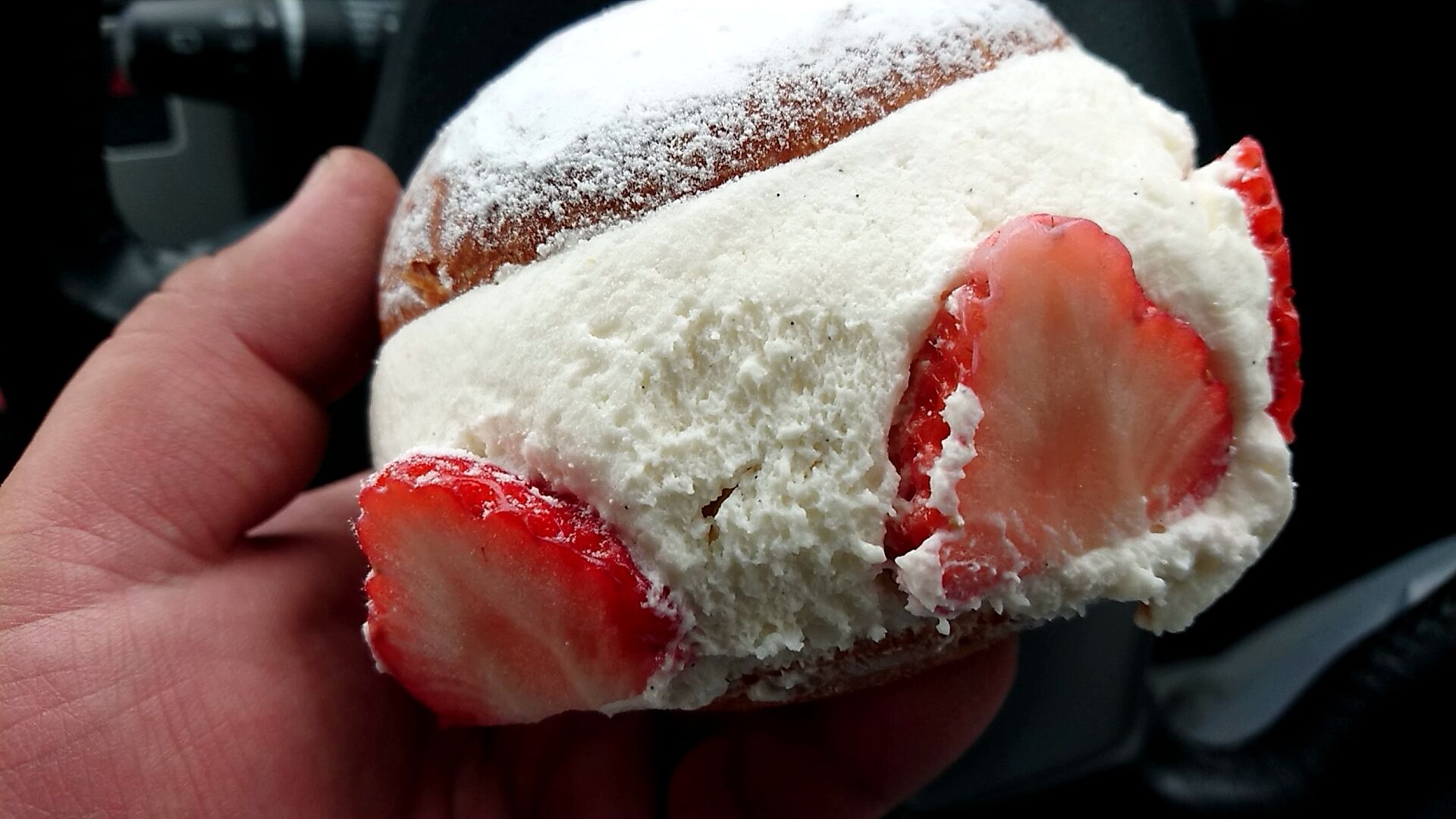 ラ ブランジェ リシェで巷で話題のマリトッツォとクロワッサンショコラとパン オ ショコラピスターシュとオランジェと焼きカレーパン リシェ三回目の記事 新潟がっとうんめもん探訪