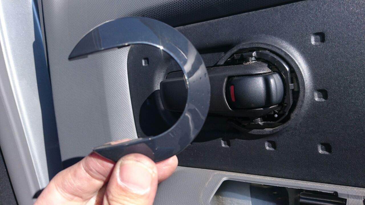 Z11キューブドアロック不具合 交換修理の巻 とある中古車屋さんの大人の事情