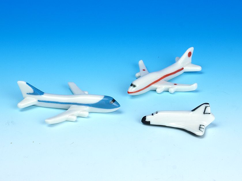 これはカワイイ 陶器の飛行機箸置き キャンペーンでプレゼント 株式会社国際貿易 スタッフブログ