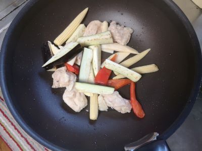グリーンカレーキット 調理1