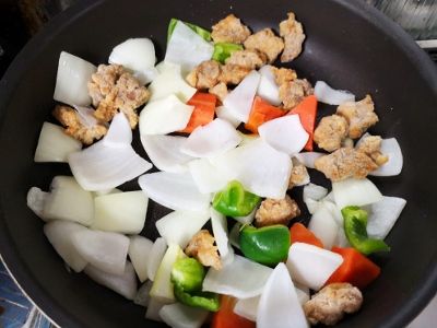 ごろっと野菜の酢豚炒める