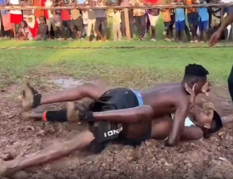 【悲報】 男性格闘家が美人格闘家と対戦し試合中にレ〇プし始めてしまう…観客は大盛りあがり