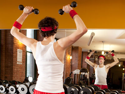 misc-skinny-man-dumbbell-curls-PumwpX-02032012