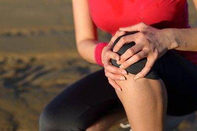 squat-and-knee-pain-about-e1461622839103