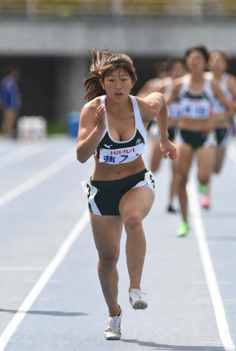 【画像】 陸上部JK「お〇ぱいなんていらない」胸が大きくなってしまい成績が伸び悩む