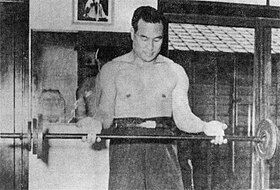 280px-Masutatsu_Oyama_being_trained