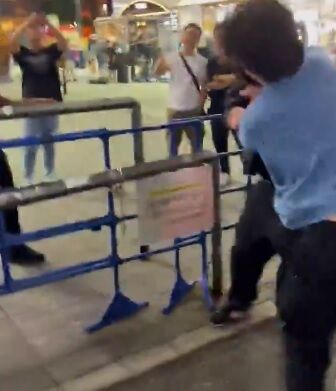 【動画】トー横キッズ、街中で殴り合いの大喧嘩ｗｗｗｗｗｗｗｗのサムネイル