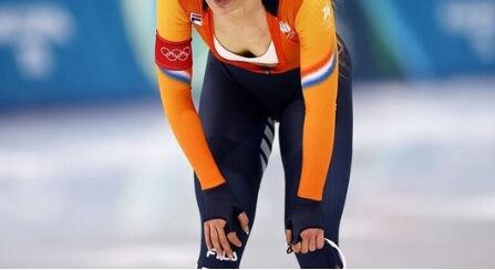 【画像】 スピードスケート金メダルの選手、少しHだと話題に