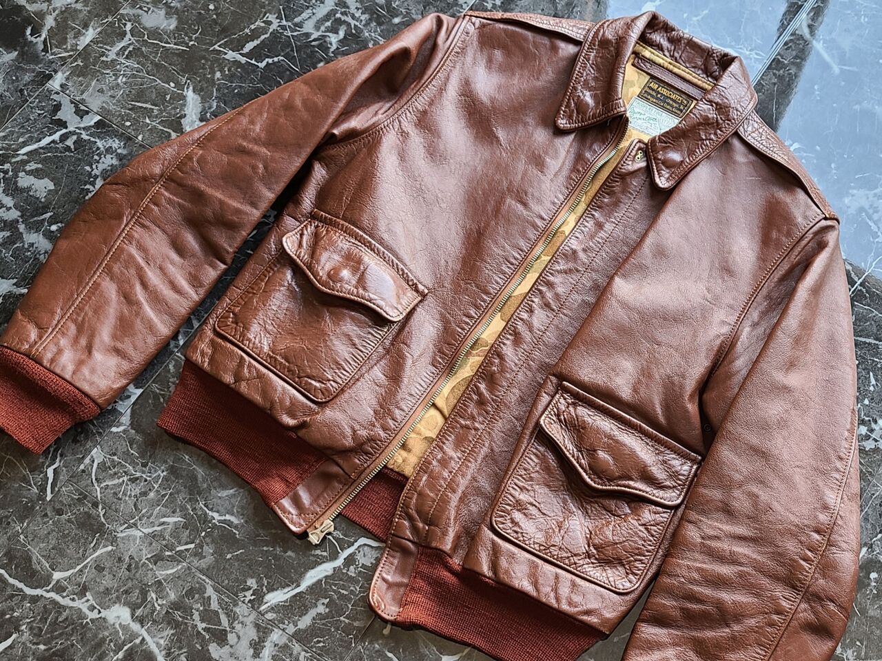 なぜエアロレザーのA-2は、必ず赤リブなんだろう？ : FLIGHT JACKET GO GO