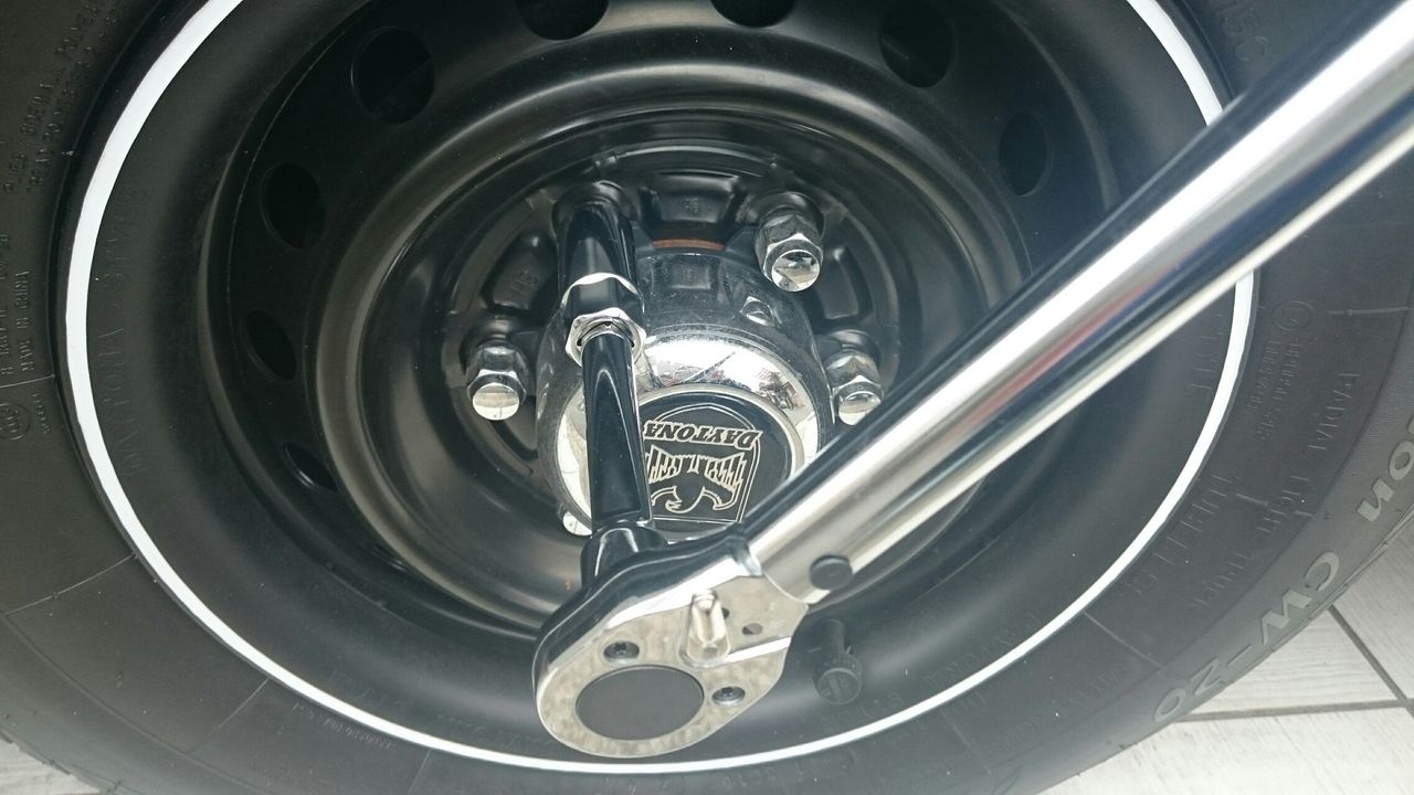 ハブボルトに注意 タイヤ交換後の増し締めは必須ですね ｚｉｌ５ ｇｏ ｇｏ