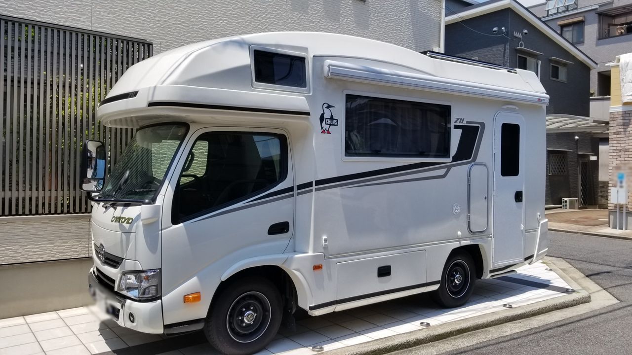 やっちまったぜ 道路にはみ出した木にはシッカリ注意を zil5 go go やっちまったぜ 道路にはみ出した木にはシッカリ注意を zil5 go go