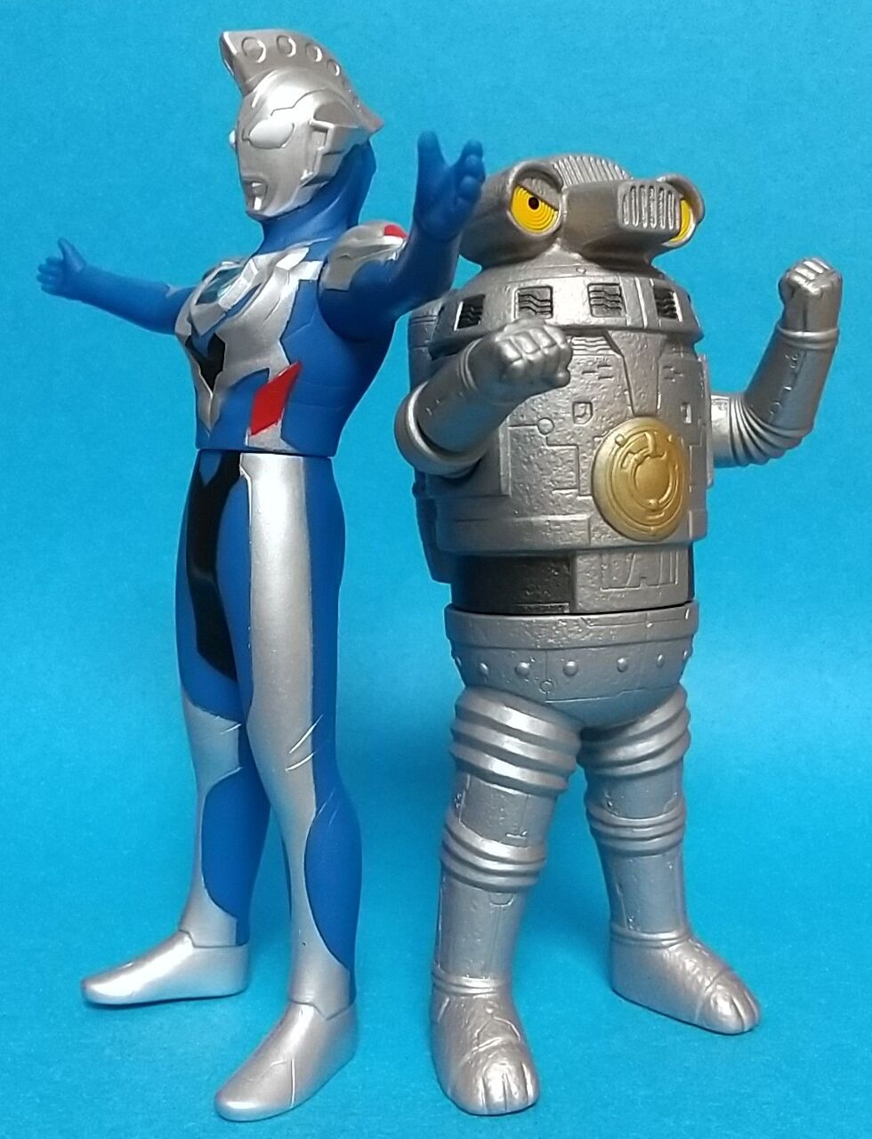 ウルトラマンシリーズ ソフビ2体セット ご唱和ください!、硬芯鉄拳弾ver.の2体セット】ウルトラ