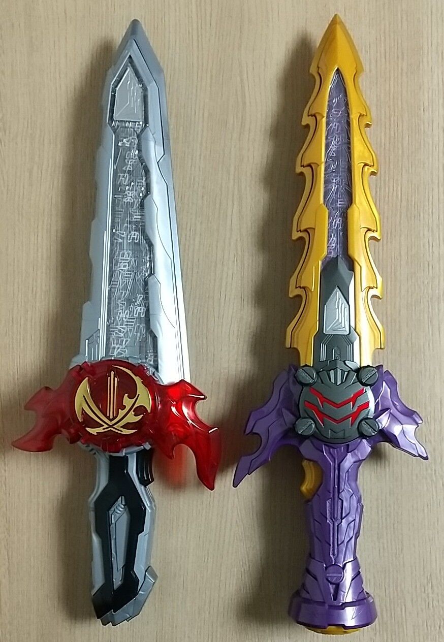 仮面ライダーセイバー DX聖剣ソードライバー DX闇黒剣月闇 ガトライクフォン 仮面ライダーセイバー 変身ベルト DX聖剣ソードライバー | 仮面