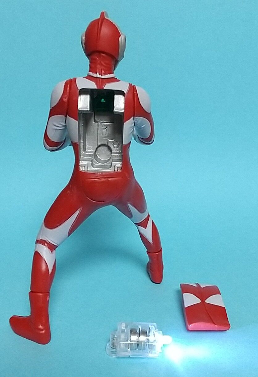 差し替えパーツ付きのグレートとパワードの2体セット