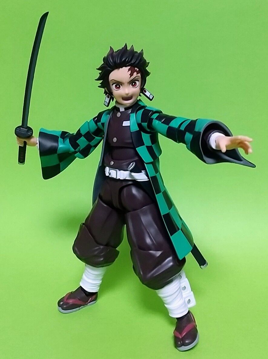 緑色の刀を持つ小型フィギュア 煉獄杏寿郎の鍔の日輪刀も付属】鬼滅の刃 S.H.Figuarts 竈門炭治郎