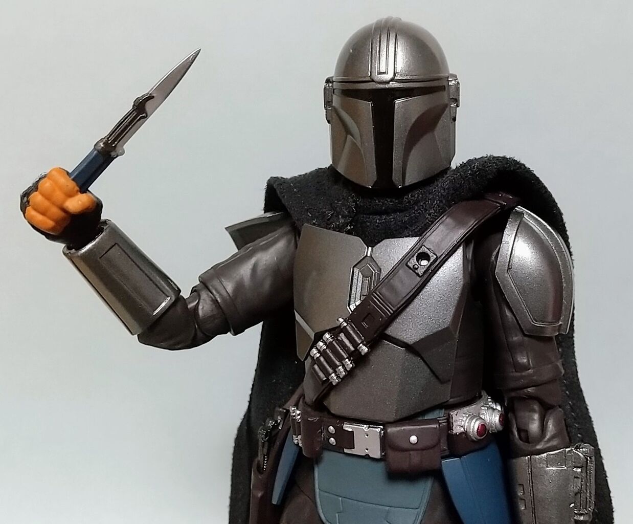 ダークセイバーやグローグなど豊富な付属品】MAFEX THE MANDALORIAN