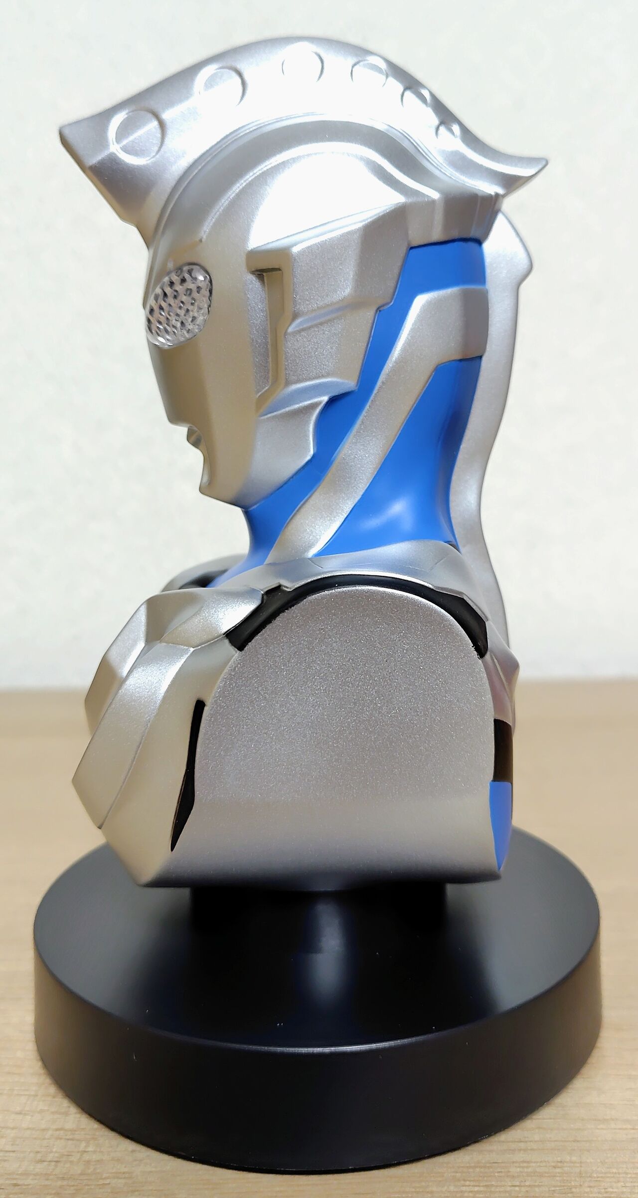目とカラータイマーが発光】ウルトラマンZ 胸像ライト : Chaos☆Hobby 
