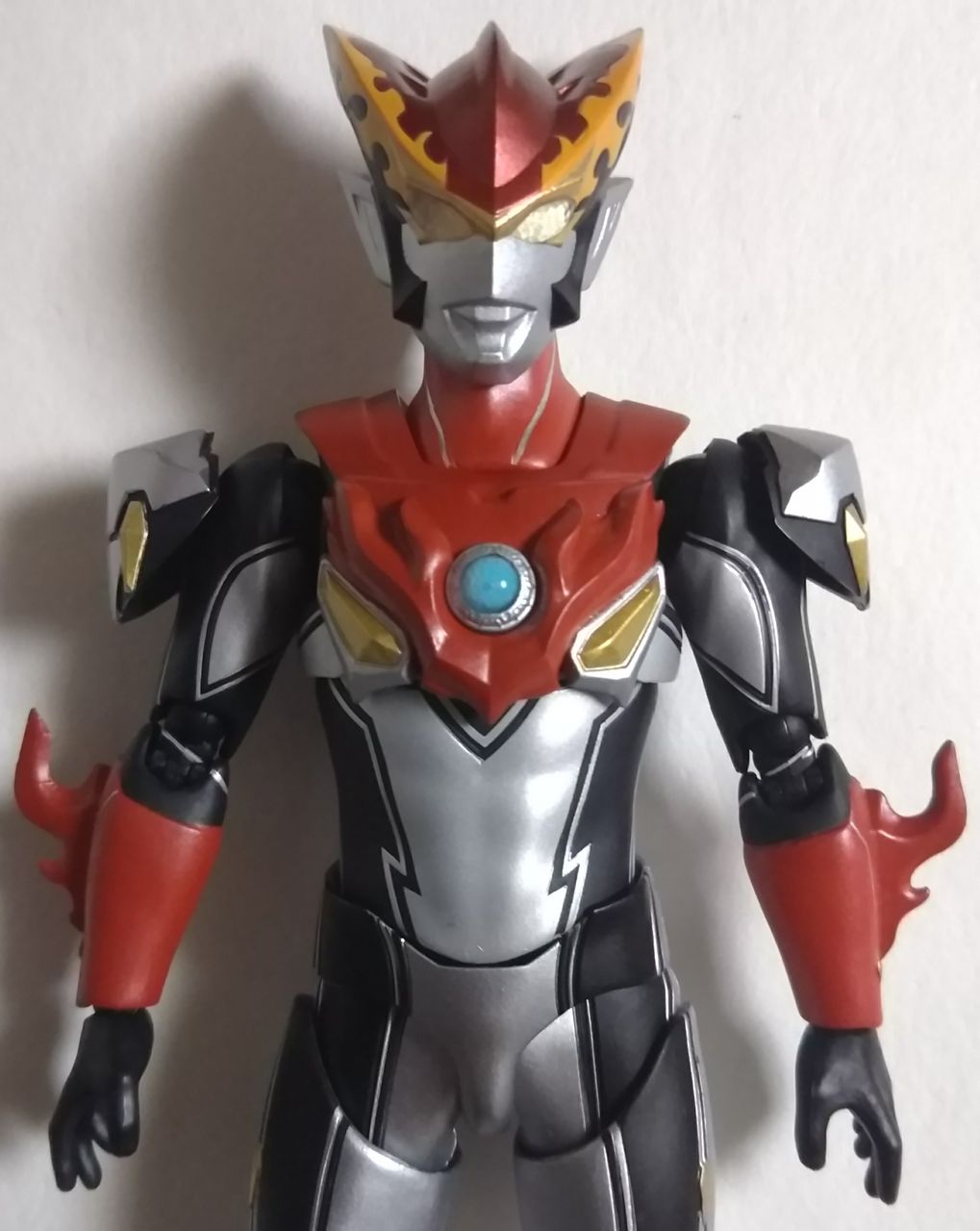 S.H.Figuarts ウルトラマンロッソ フレイム <初回特典 火・風 特製台座