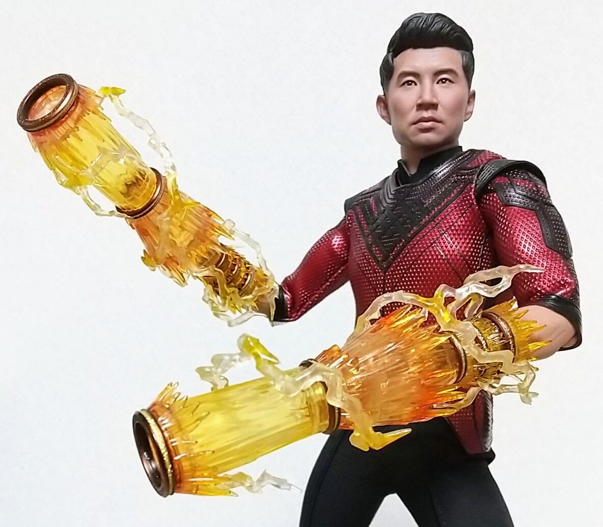 ブラックライトでテン・リングスが光る!】HOTTOYS ムービー ブラックライトでテン・リングスが光る!】HOTTOYS ムービー