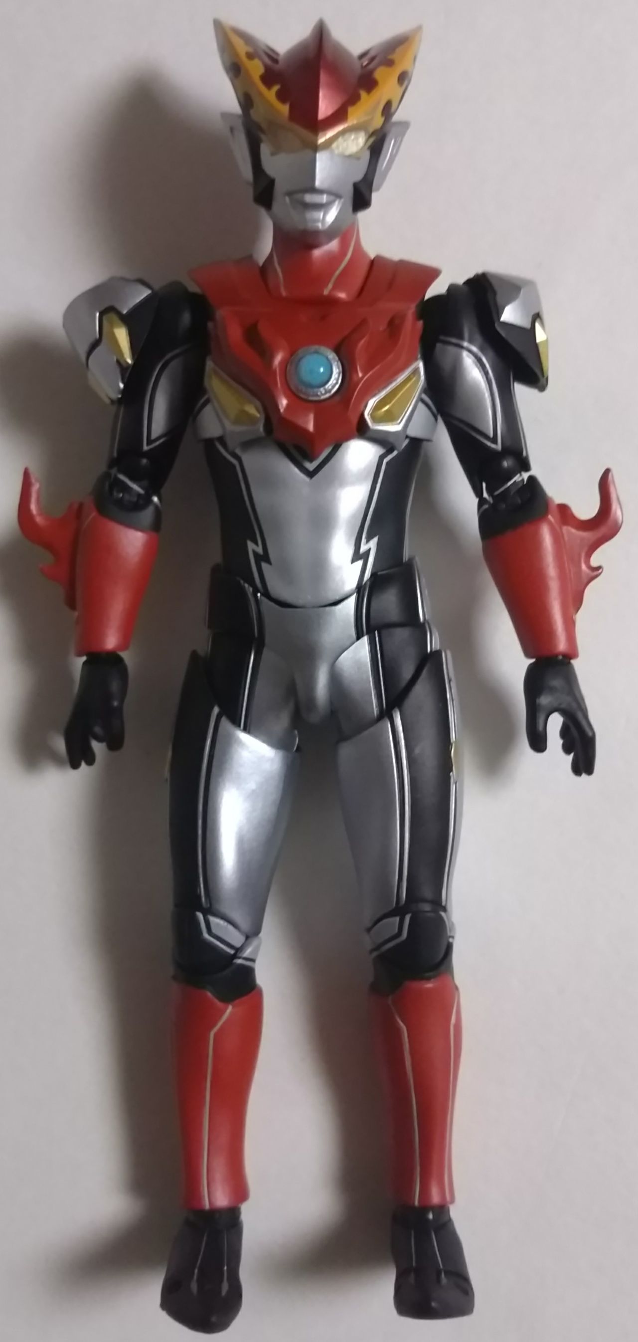 S.H.Figuarts ウルトラマンロッソ フレイム <初回特典 火・風 特製台座