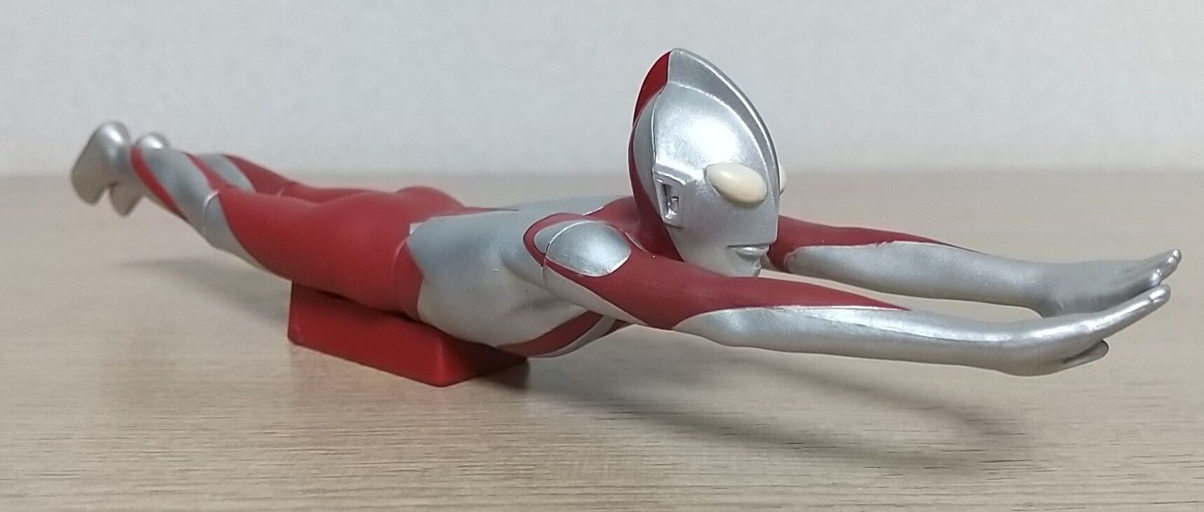 飛行ポーズのソフビ】ムービーモンスターシリーズ ウルトラマン(シン