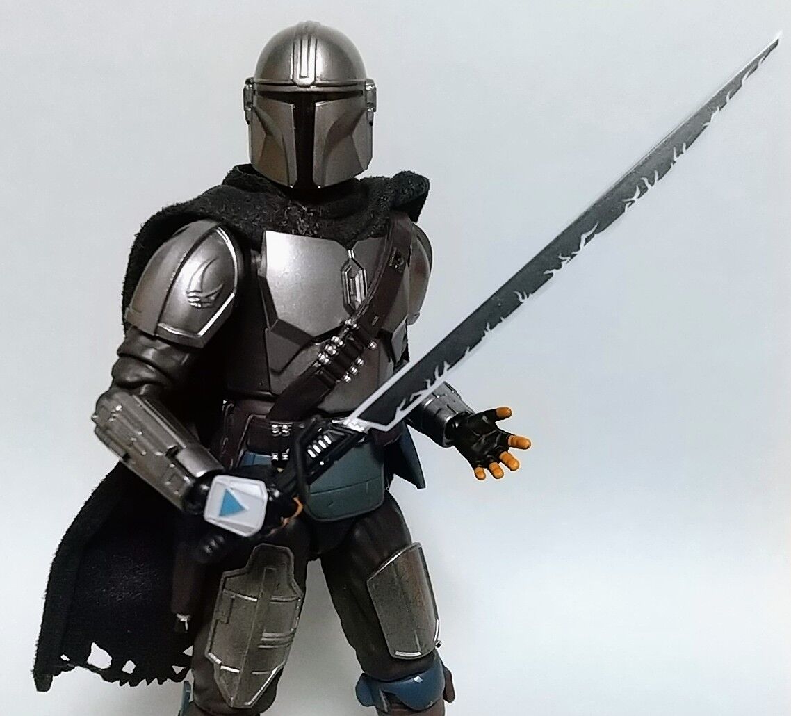 ダークセイバーやグローグなど豊富な付属品】MAFEX THE ダークセイバーやグローグなど豊富な付属品】MAFEX THE