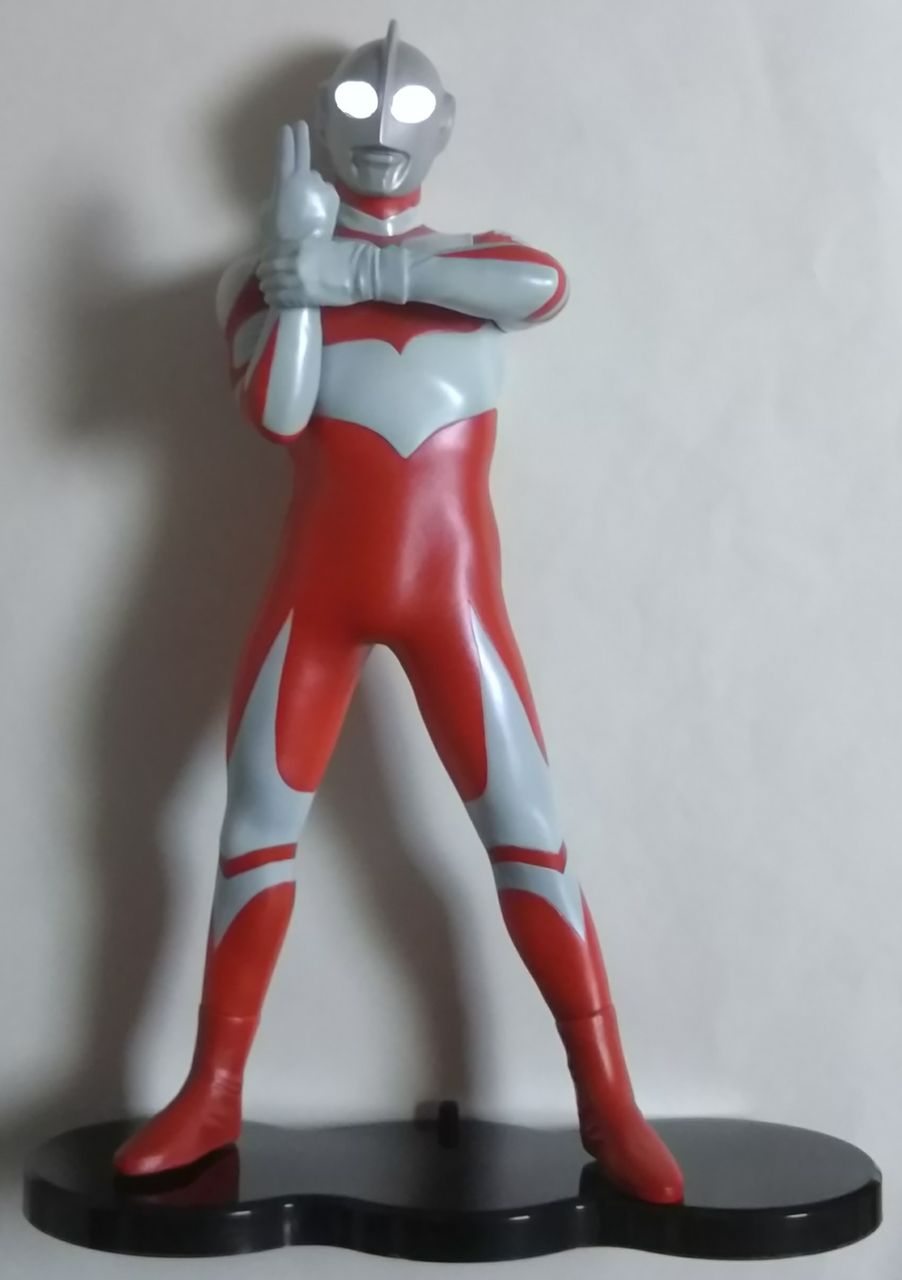 目とカラータイマーが発光♪】大怪獣シリーズ ウルトラマン