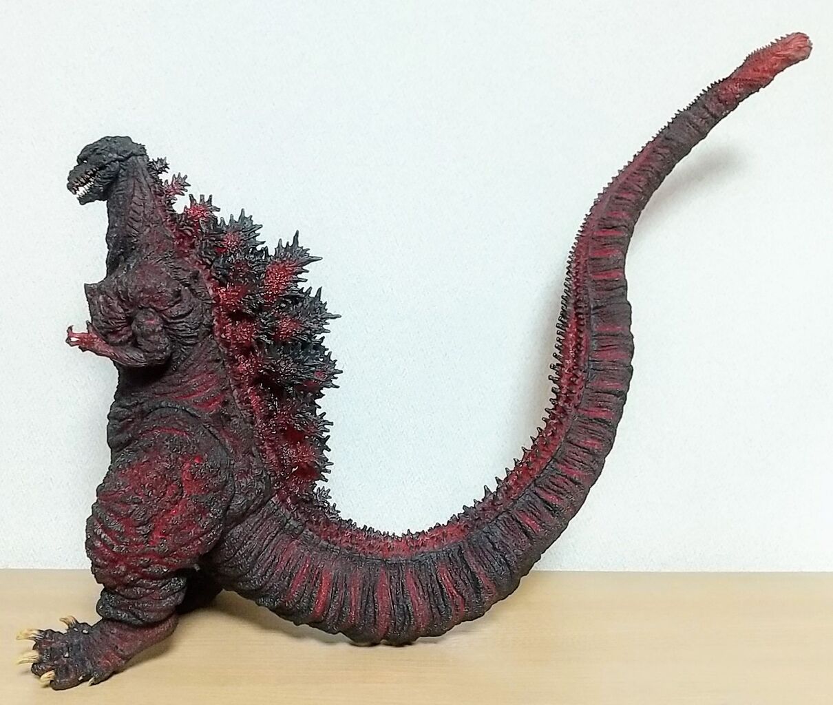 全身が赤く発光!】東宝30cmシリーズ 酒井ゆうじ造形 全身が赤く発光!】東宝30cmシリーズ 酒井ゆうじ造形