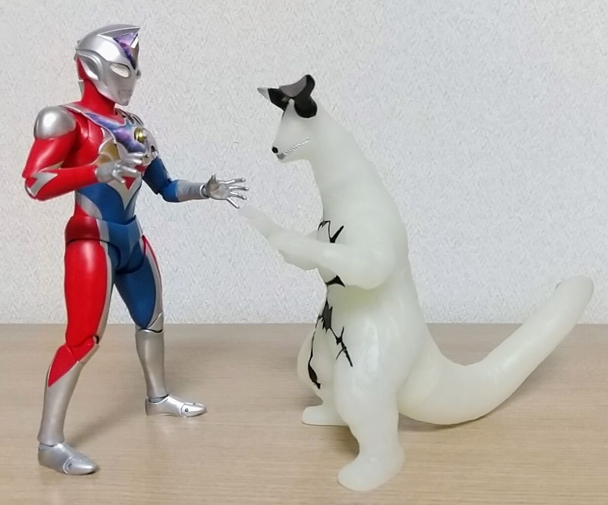 ウルサマの会場などで発売中！】ウルトラ怪獣シリーズ エレキング 蓄光