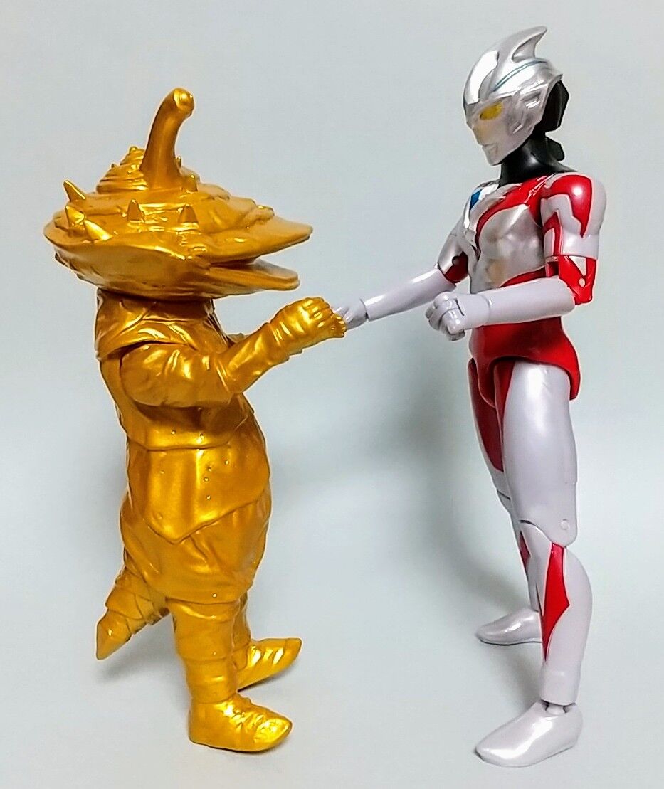 限定ゴールドカラー】スペシャルカラーソフビ カネゴン 豪華金爛