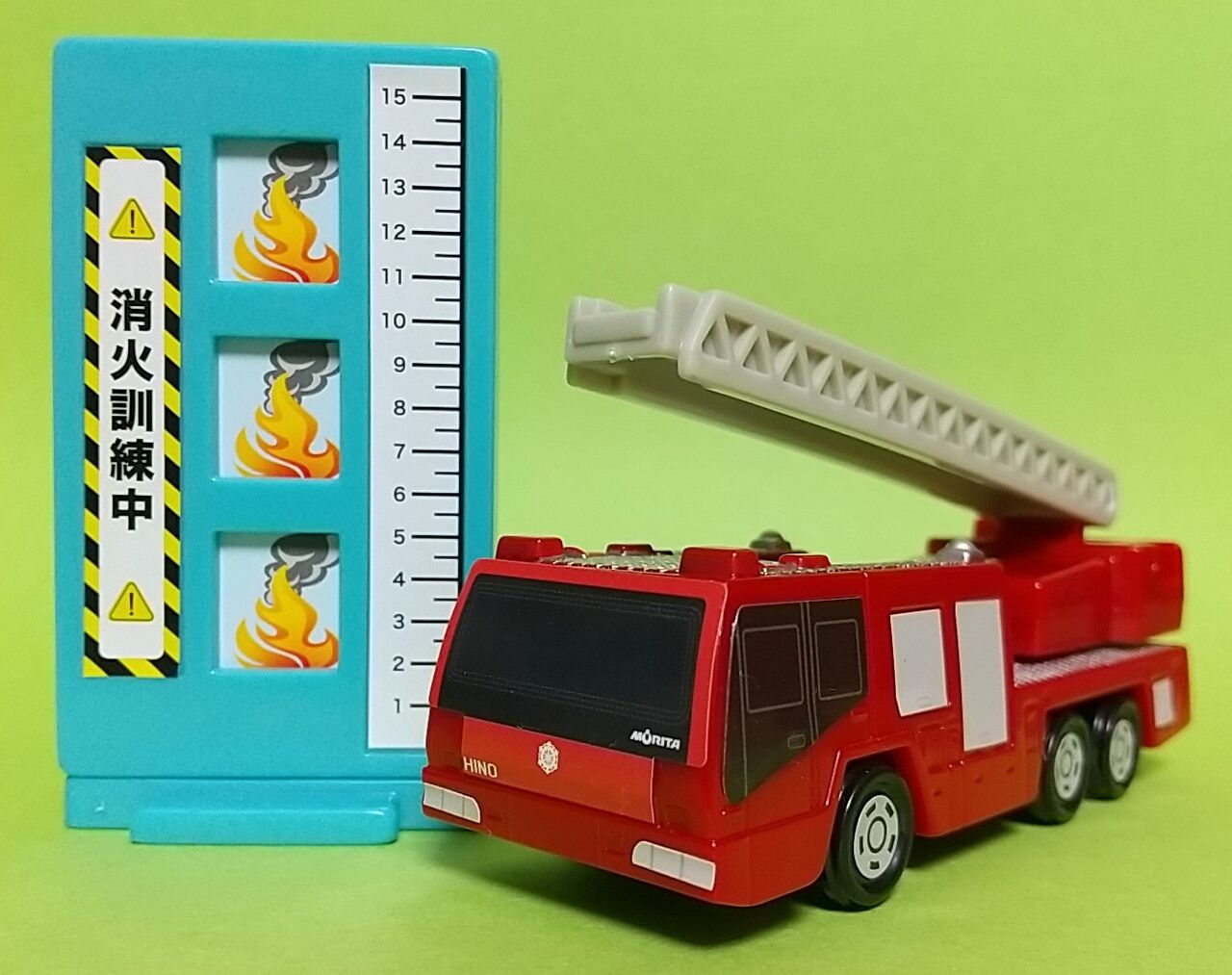タカラトミー Takara ぐるぐるバスタウン トミカと走ろう Tomy トミカ
