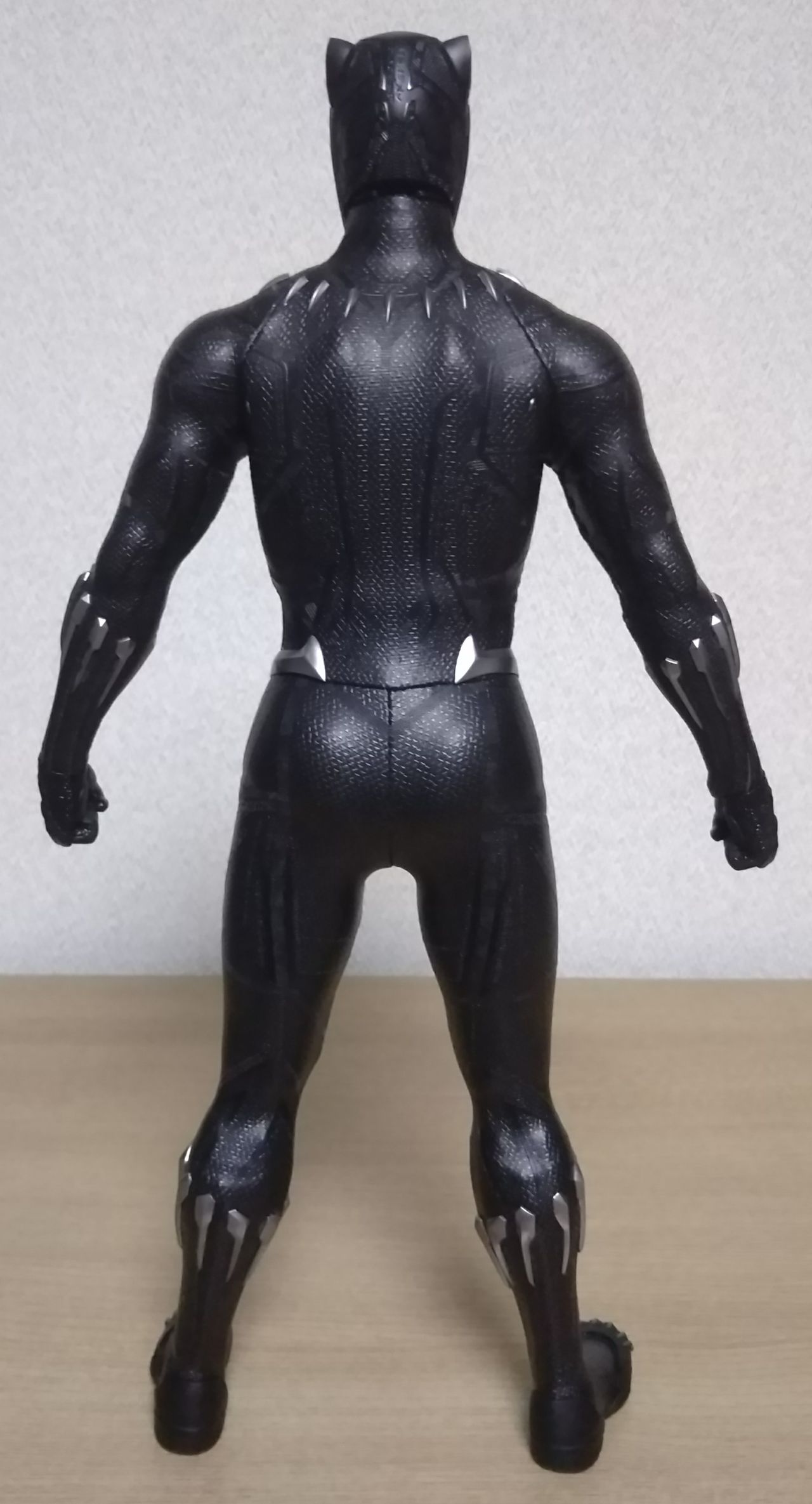 ブラックパンサー　LEDライト付きフィギュア アーティスト・コレクション DIECAST】『アベンジャーズ