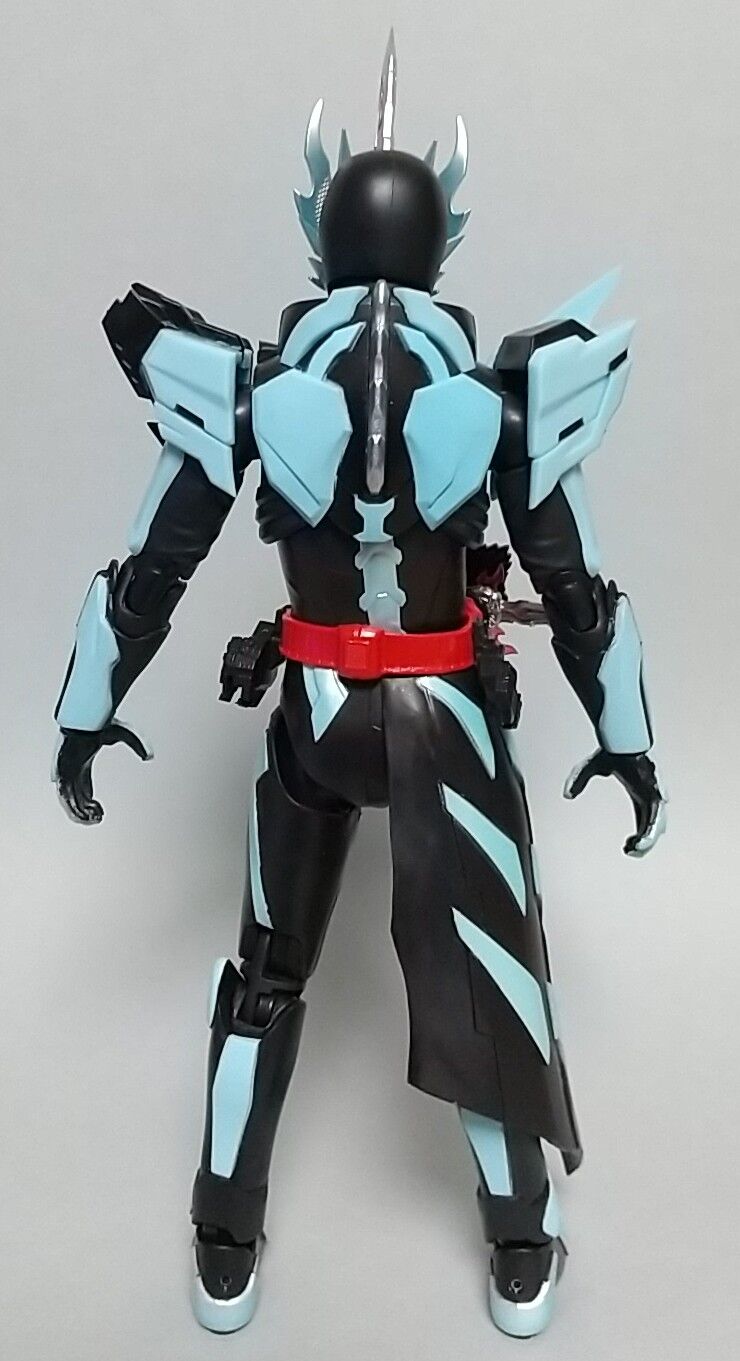 特別開催記念S.H.Figuarts 仮面ライダーセイバー プリミティブドラゴン 特別開催記念商品】S.H.Figuarts 仮面ライダーセイバー