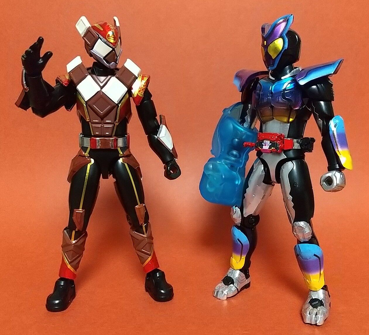 装動　ガヴ　仮面ライダー　ヴァレン 仮面ライダーガヴ　2個セット　GV1　b2 装動 仮面ライダー ガヴ ヴァレン