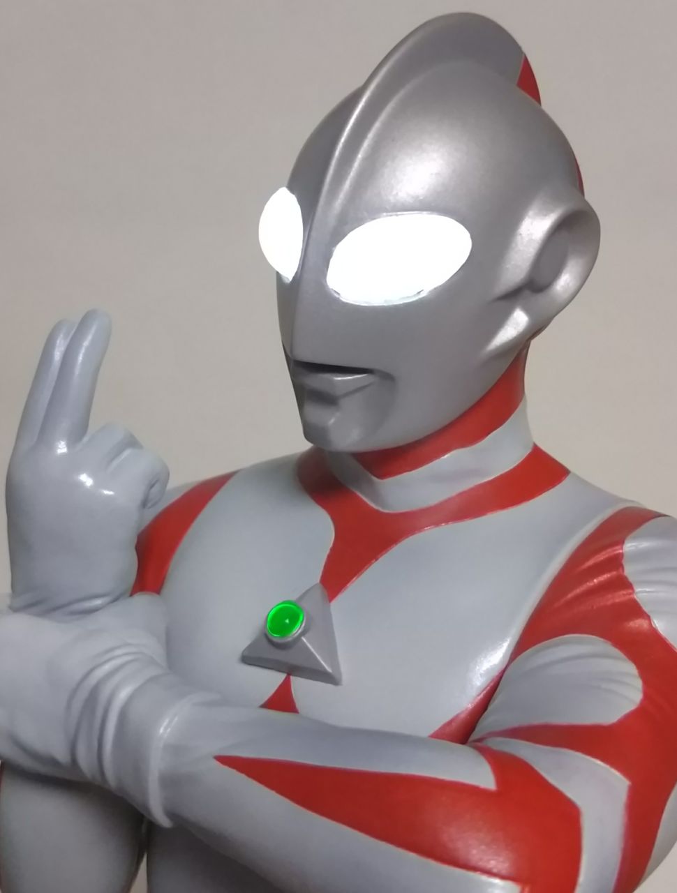 目とカラータイマーが発光♪】大怪獣シリーズ ウルトラマン