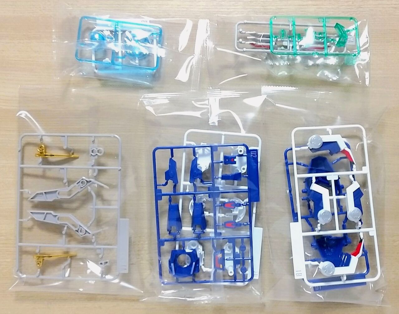 発光、音声ギミック搭載！】タカラトミー トイライズ B