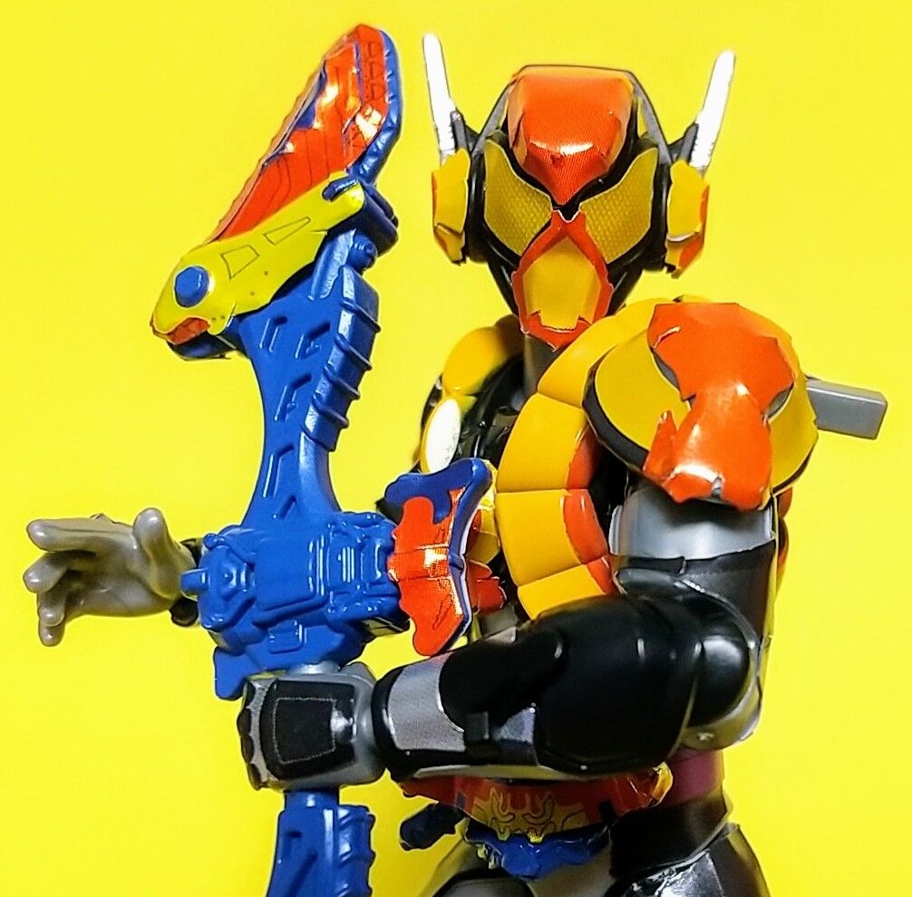 装動 仮面ライダーガヴ GV2 Feat.装動 仮面ライダーギーツ》仮面