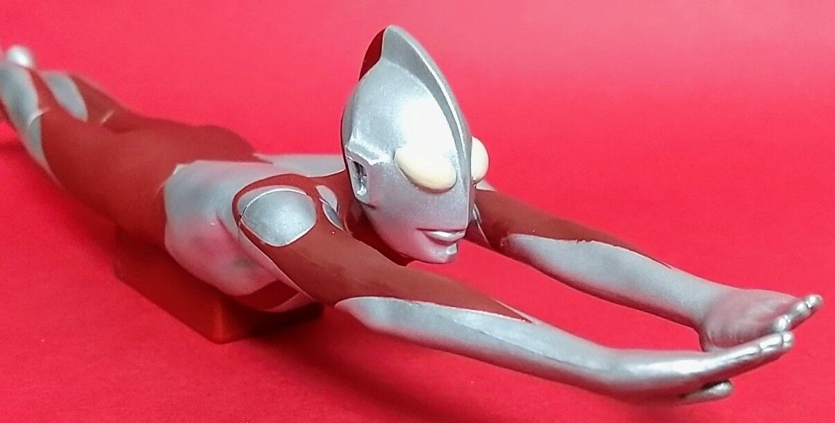 飛行ポーズのソフビ】ムービーモンスターシリーズ ウルトラマン