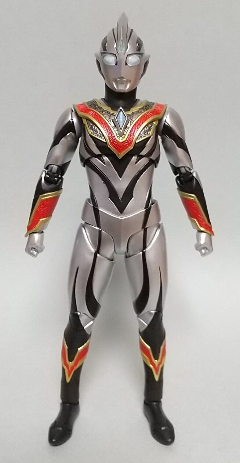 ウルトラマンゼット(レッドダメージ)用のパーツも付属】S.H.
