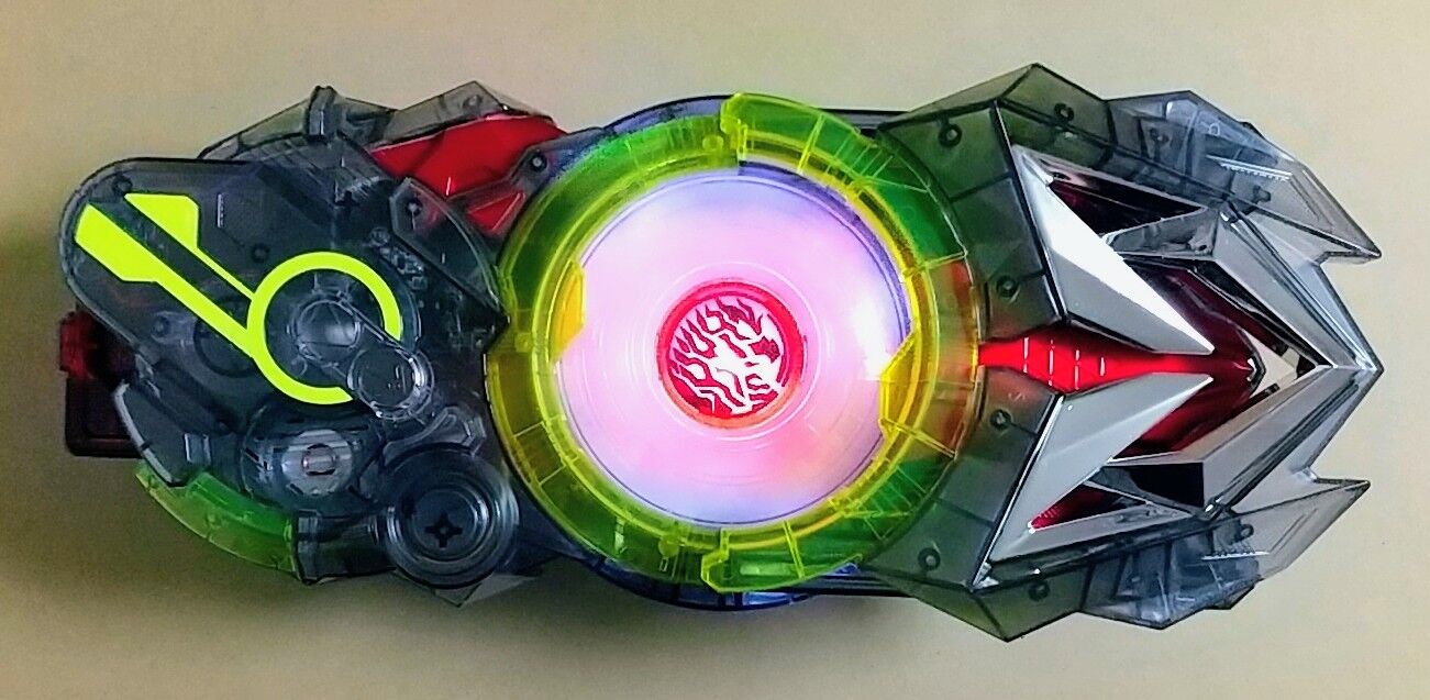 仮面ライダーストアなどで限定発売】SUPER BEST 変身ベルト DX飛電