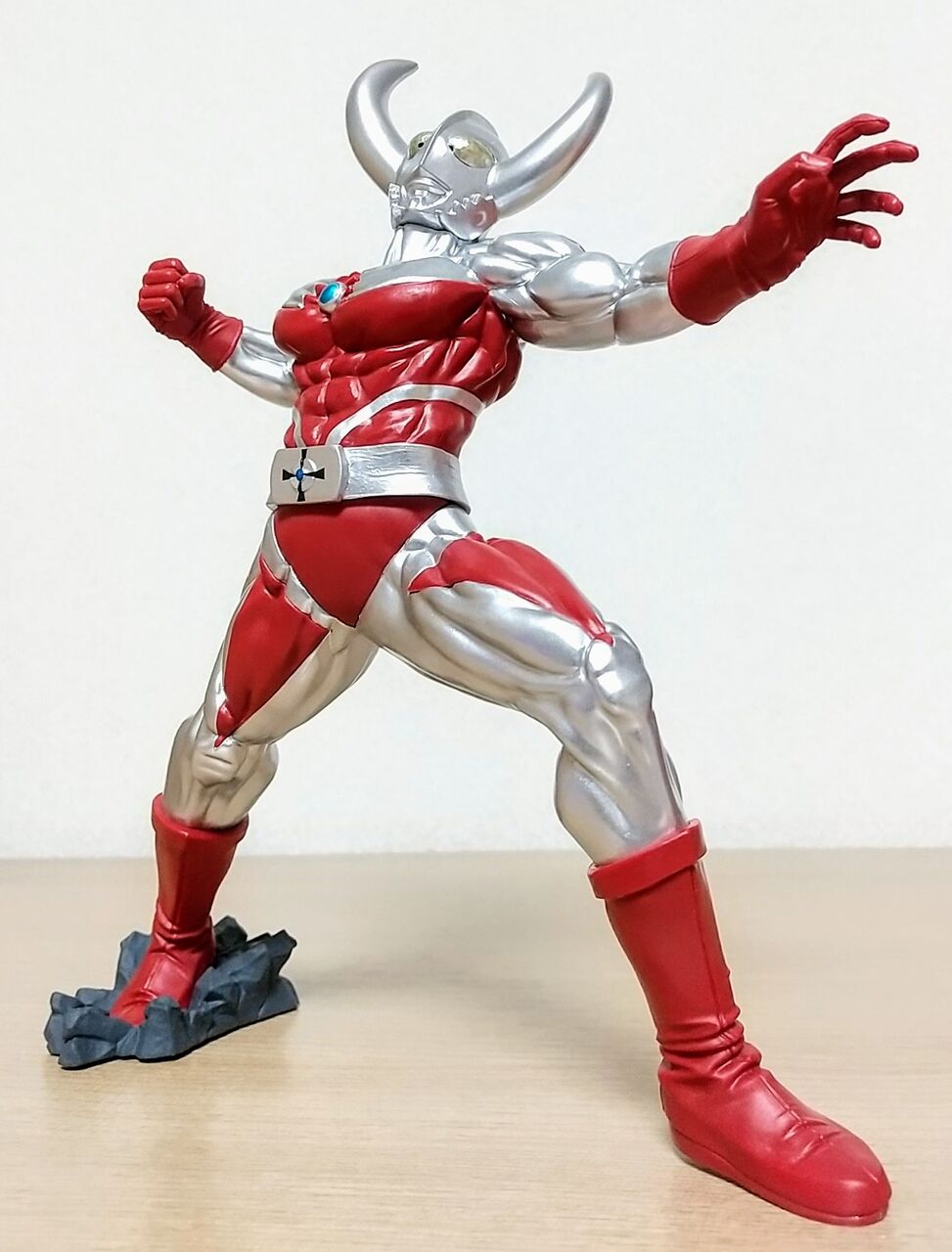 ウルトラマン 豪獣カルトラの父 フィギュア Amazon | TAMASHII NATIONS S.H.フィギュアーツ ウルトラの父 約