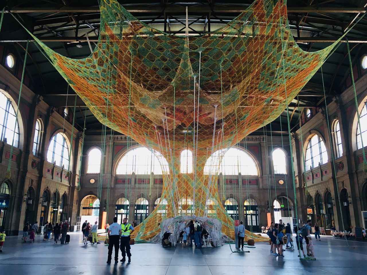 夏のチューリッヒ駅はアート月間 アルプスのアラサーchen