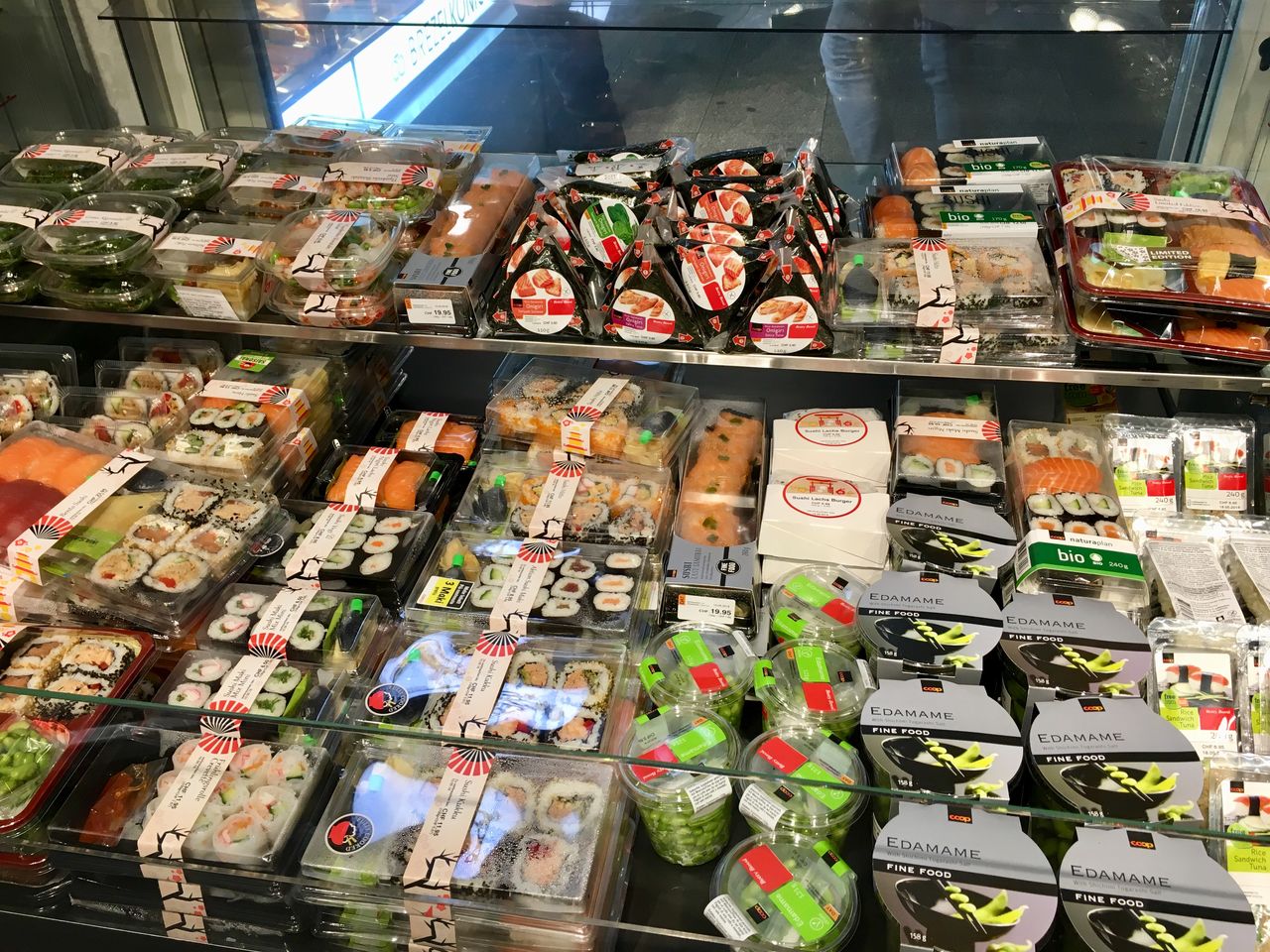 海外で食べるコンビニおにぎりのお値段は アルプスのアラサーchen