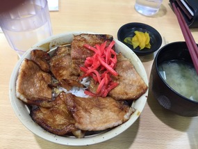 ハートフィールドぶた丼